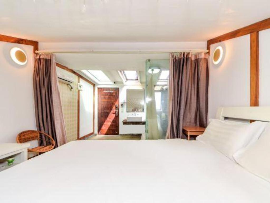 Dali Four Seasons Hostel Екстер'єр фото